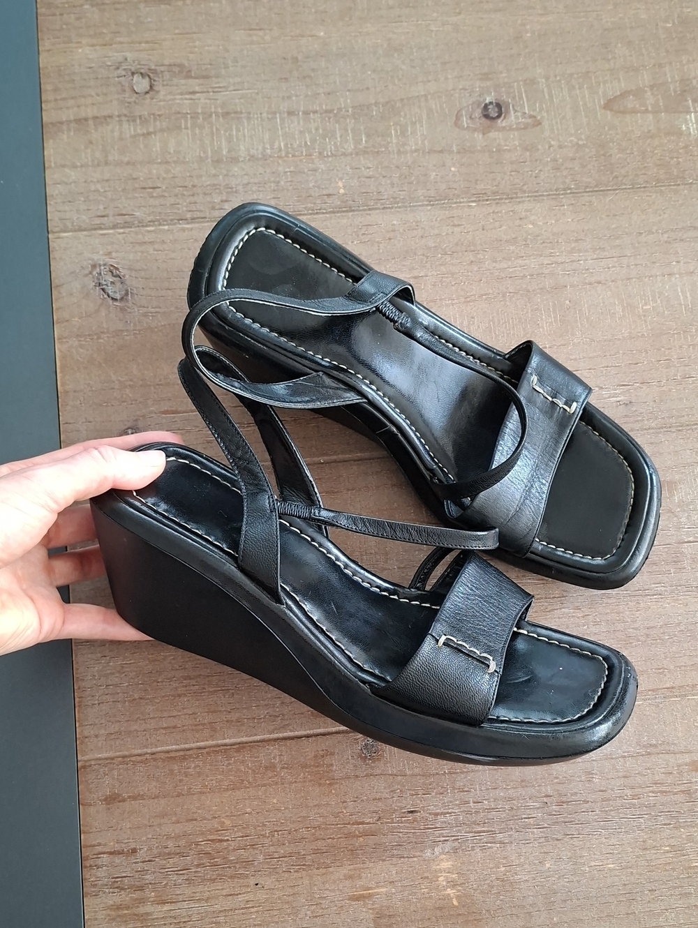 Clarks Unique Black Leather 90's/Y2K-esque Platform/Wedge Sandals (Size US 10)